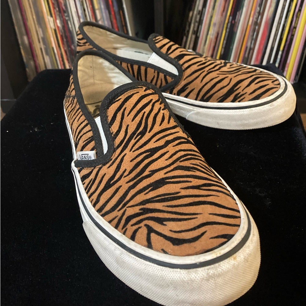✨Vans tiger print slip in vans✨Women’s size 8✨